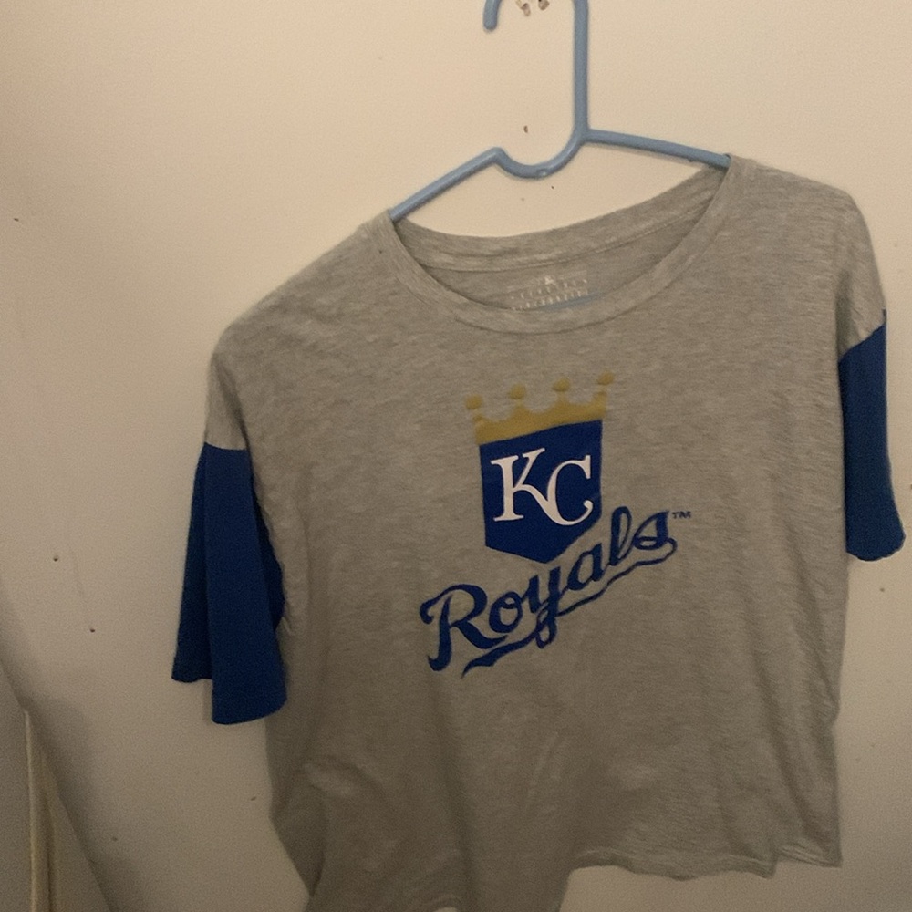 Gorgeous 2 Tone KC Royals 95/5 cotton blend Genuine Merchandise MLB Tshirt SZ L